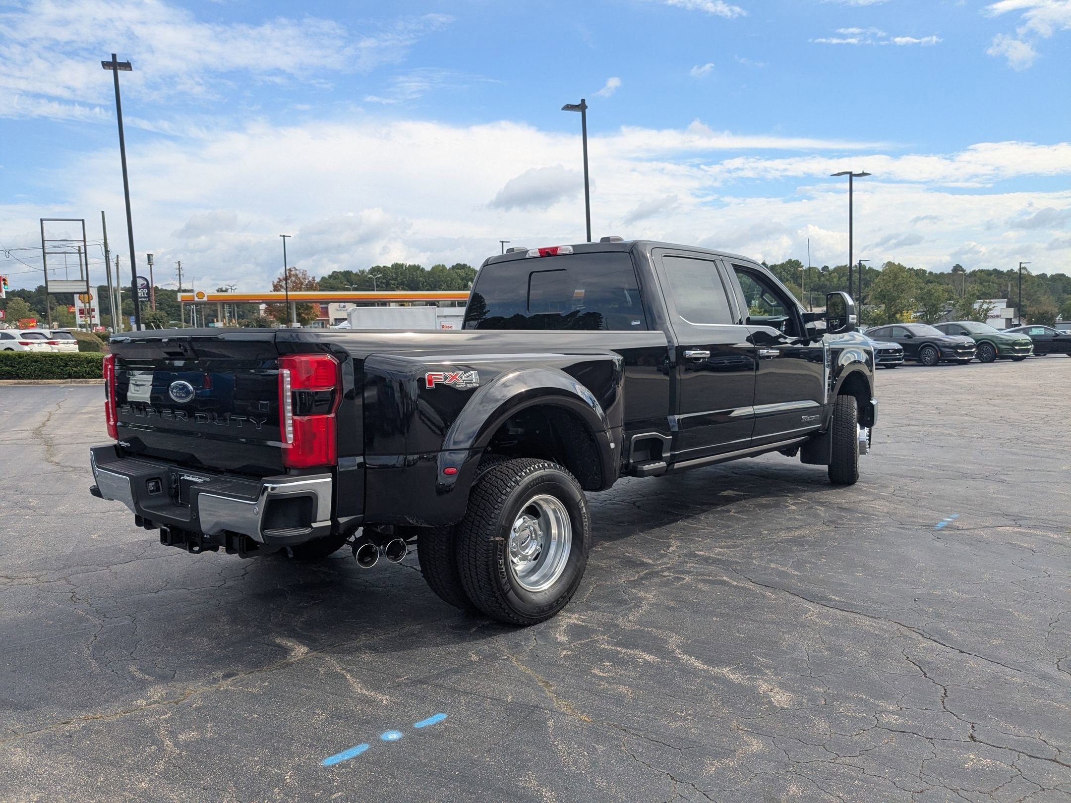 2026 Ford Super Duty F-350 DRW LARIAT