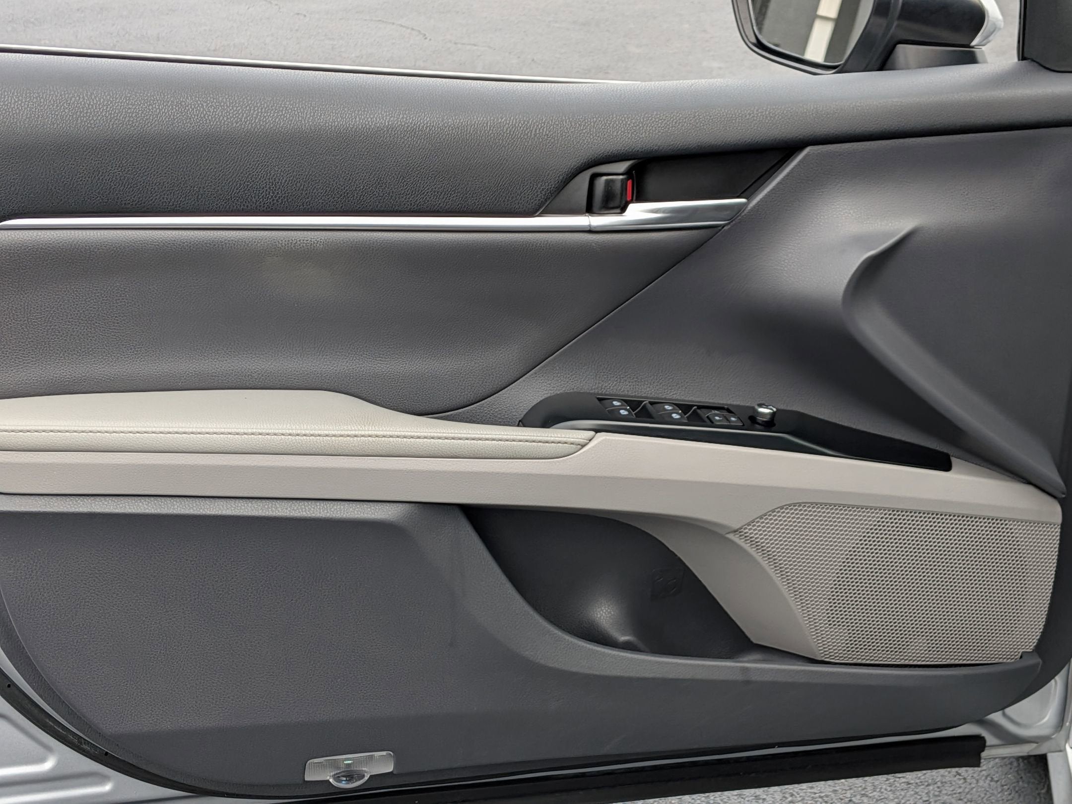 2020 Toyota Camry Hybrid XLE