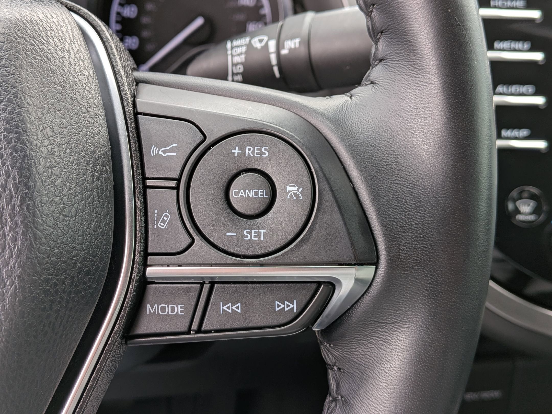 2020 Toyota Camry Hybrid XLE