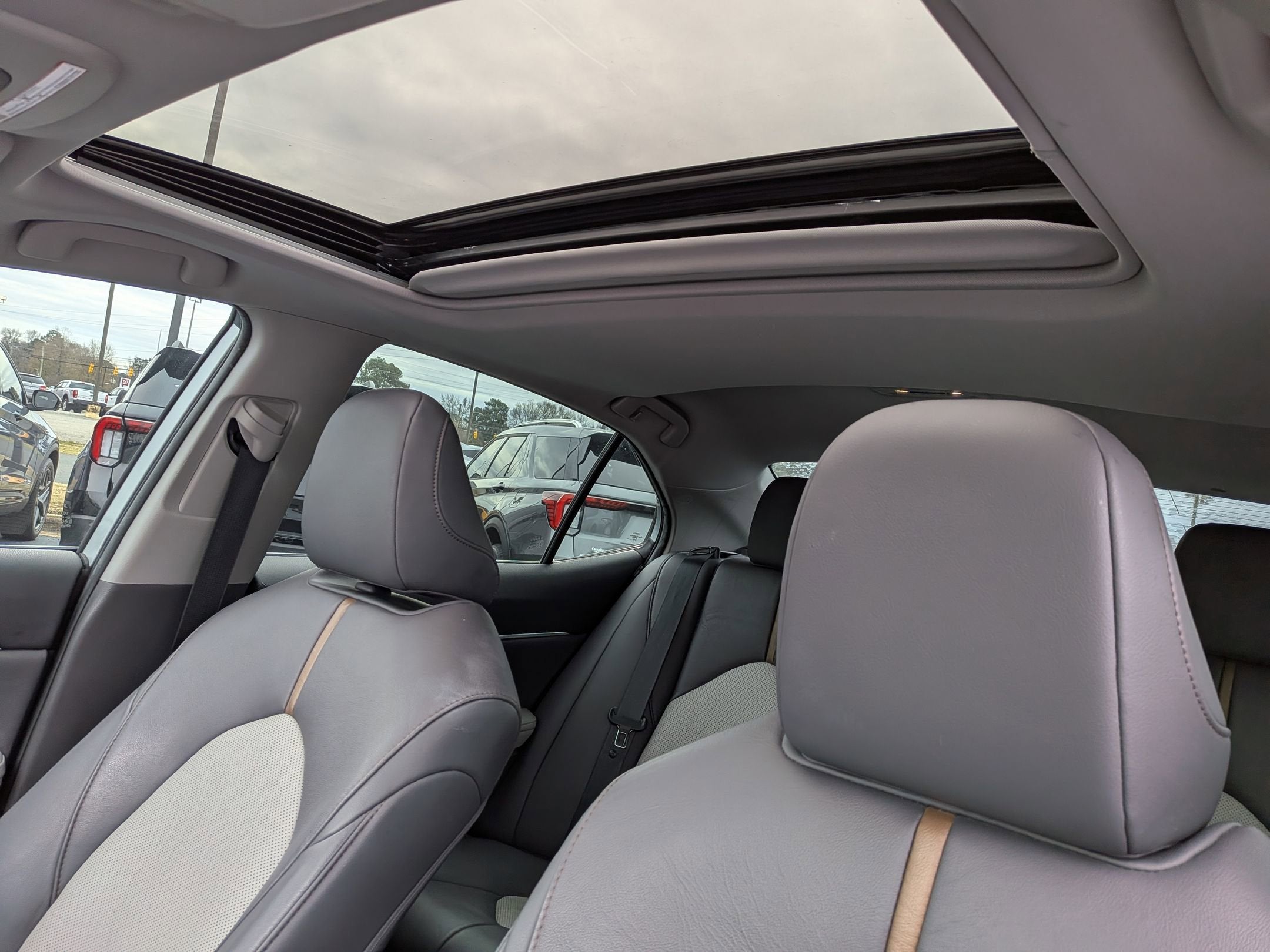 2020 Toyota Camry Hybrid XLE