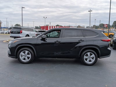 2023 Toyota Highlander LE